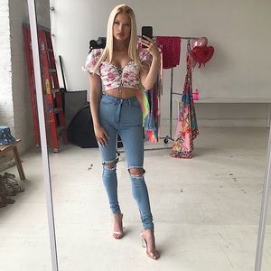 Flower puff sleeve top